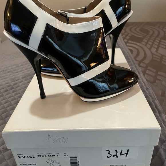 Shoes Craze - Picture 1 of 2